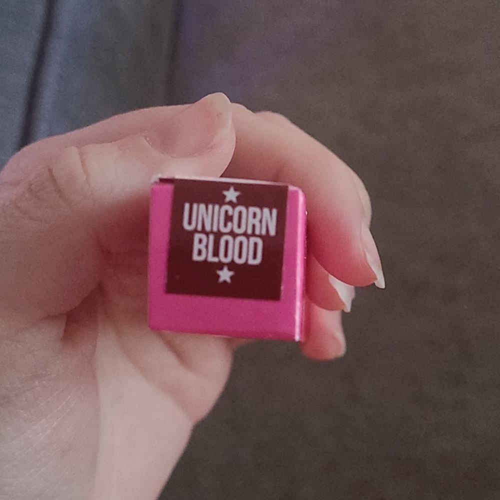 New Jeffree Star Cosmetics Valour Lipstick